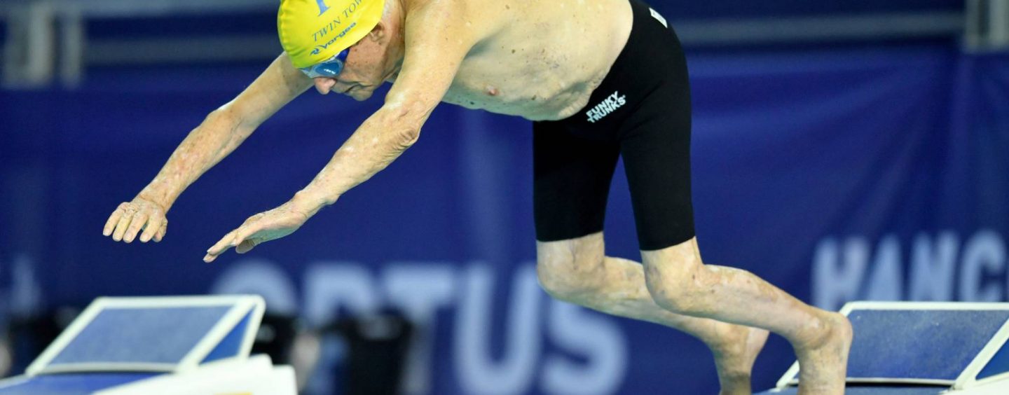 Un nadador de 99 años rompe el récord del mundo en Australia