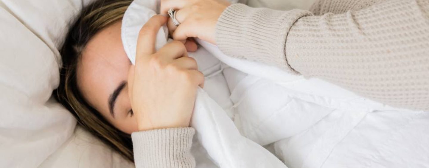 La razón por la que no puedes dormir antes de hacer un viaje: el secreto está en controlar estas dos hormonas