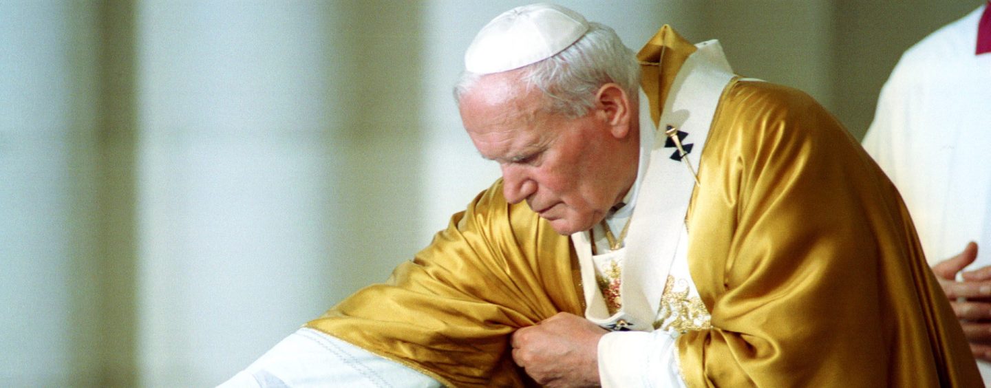 Juan Pablo II: el Papa testigo de la invasión nazi en Cracovia y que perdonó a quien trató de asesinarle